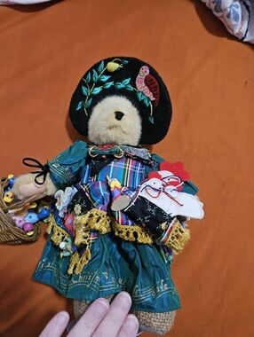 Vintage Muffy Vanderbear 12 Days Of Christmas Bear